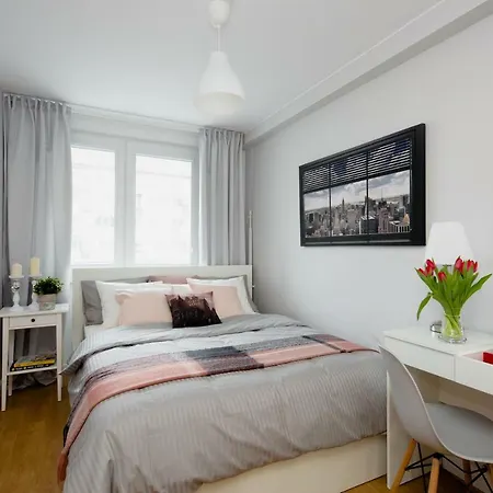 Oomph Downtown Apartman Varsó