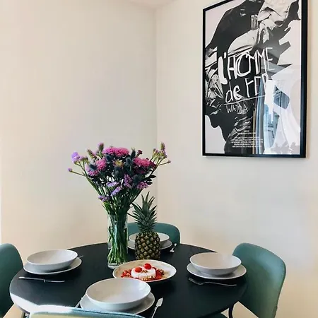 Oomph Downtown Apartmán *